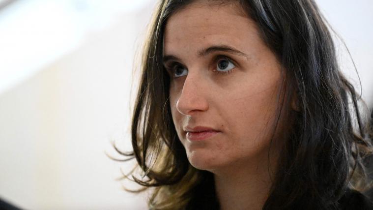 Julia Simon wurde verurteilt. © APA/afp / JEAN-PHILIPPE KSIAZEK