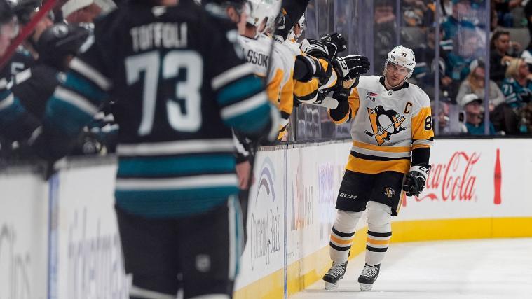 Lässt sich von seinen Mitspielern feiern: Sidney Crosby. © APA / THEARON W. HENDERSON