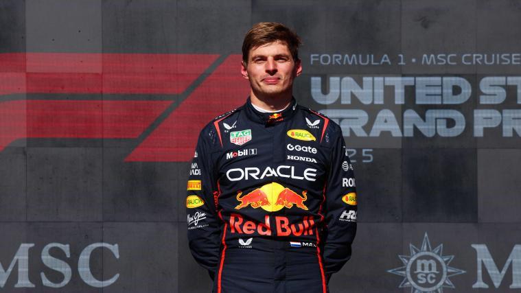 Max Verstappen kann nach seinem Sieg lächeln. © APA / CLIVE ROSE