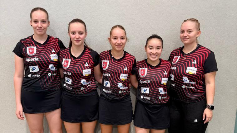 Mit dieser Mannschaft spielt der ASV Südtirol in der Serie A2: V. l. Melissa Oprandi, Laura Depentori, Caroline Luini, Laura Yumi  Watanabe und Evelyn Vivarelli.