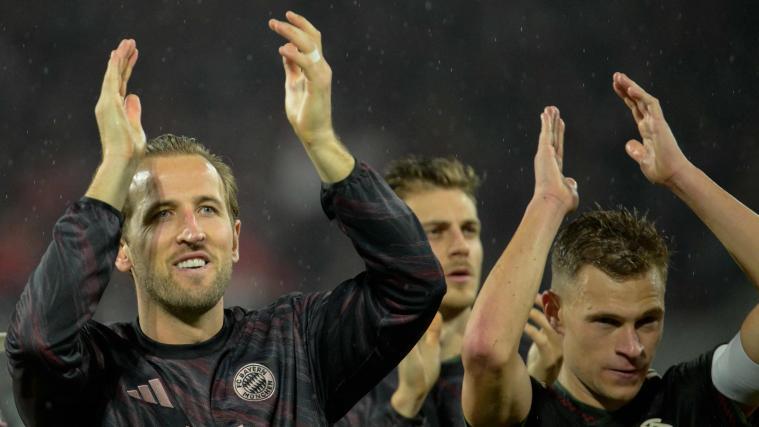 So jubeln die Bayern-Stars. © APA/afp / SASCHA SCHUERMANN