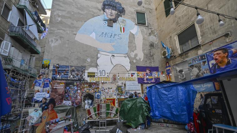 Um das Wandbild von Diego Maradona in Neapel ist ein großer Streit entfacht. © ANSA / Ciro Fusco