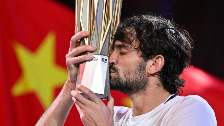 Valentin Vacherot hat in Shanghai ein Tennis-Märchen geschrieben. © APA/afp / HECTOR RETAMAL