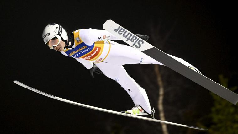 Anze Lanisek gewann den ungewöhnlichen Bewerb in Ruka. © APA/afp / VESA MOILANEN