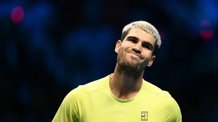 Carlos Alcaraz plagen Schmerzen. © APA/afp / MARCO BERTORELLO