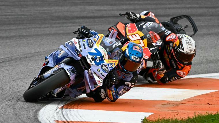 Das Duell zwischen Álex Márquez und Pedro Acosta bestimmte das Rennen. © APA/afp / JOSE JORDAN
