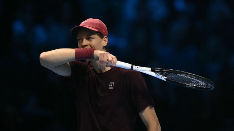Das Finale zwischen Jannik Sinner und Carlos Alcaraz musste unterbrochen werden. © APA/afp / MARCO BERTORELLO