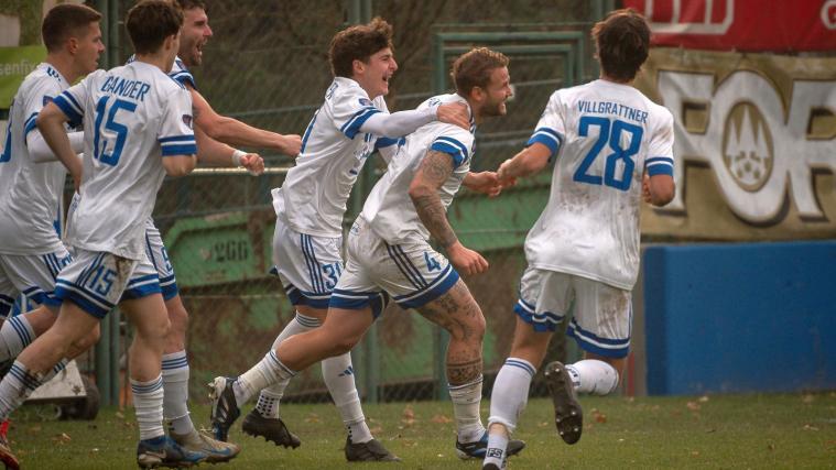 Die Obermaiser bejubeln Doppeltorschütze Marco Paulmichl (2.v.r.) © Patrick Schwienbacher