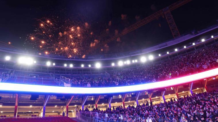 Die Rückkehr ins Camp Nou wurde auch mit einem Feuerwerk gefeiert. © APA/afp / LLUIS GENE