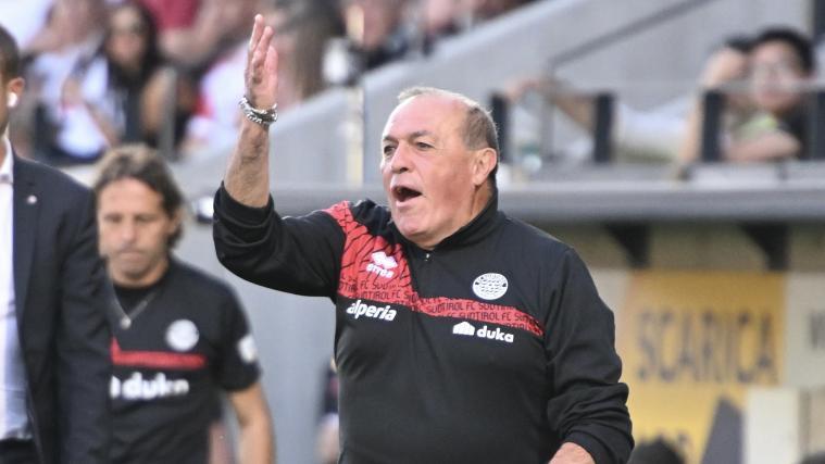 Fabrizio Castori hatte seine Emotionen am Samstag nach dem Padova-Spiel nicht im Griff. © Luca Ognibeni