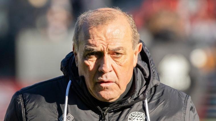 Finstere Miene bei FCS-Coach Fabrizio Castori.