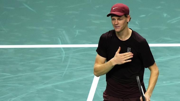 Jannik Sinner hat beim Masters-Turnier in Paris triumphiert. © APA/afp / DIMITAR DILKOFF