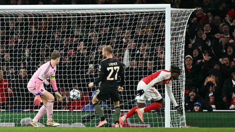 Manuel Neuer und Konrad Laimer mussten sich mit Bayern München erstmals geschlagen geben. © APA/afp / BEN STANSALL