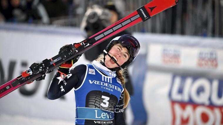 Mikaela Shiffrin hat den Weltcup in Levi gewonnen. © APA/afp / RONI REKOMAA