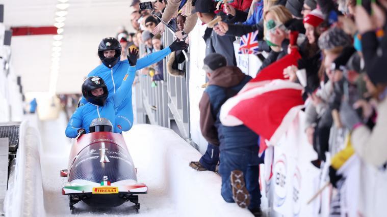 Patrick Baumgartner (front) and his teammates will be competing this weekend in the new ice track in Cortina. © APA / MADDIE MEYER