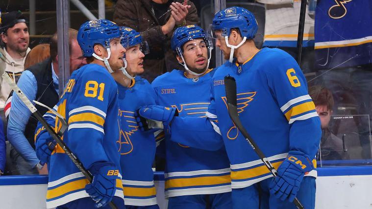 Pius Suter (second from left) and the Blues narrowly defeated Edmonton. © APA / DILIP VISHWANAT