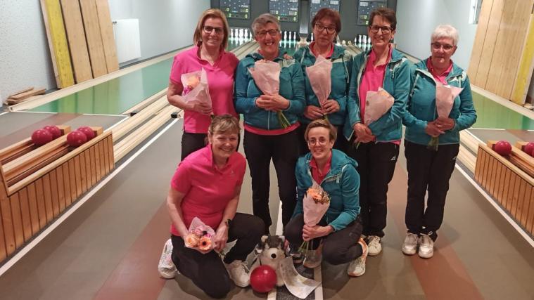 Pustertal hat gepunktet, entsprechend groß war die Freude:  Hinten von links  Sieglinde Müller, Inge Rauter, Nelly Agstner, Ingrid Brugger und Luisa Steinkasserer; vorne von links Margith Gruber und Kathrin Brugger.