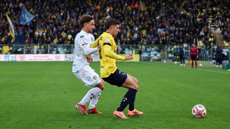 Simone Davi (links) holte mit dem FC Südtirol in Modena einen Punkt.