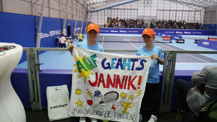 Wenn Kinderträume wahr werden: Jonah Althuber (links) und Lenny Oberjakober am Mittwoch beim Sinner-Training in Turin. © FELICE CALABRO' / Felice Calabro'