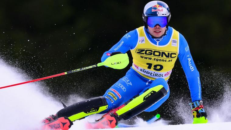 Alex Vinatzer demonstrated a fast slalom turn. © APA/afp / STEFANO RELLANDINI