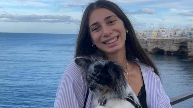 Amélie Pixner et son chien Théo.