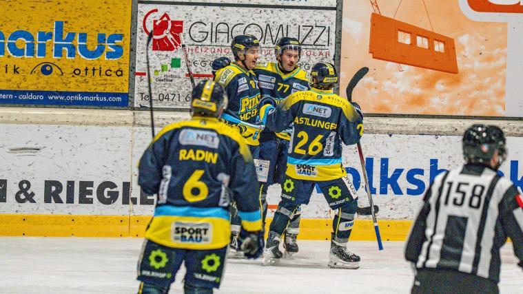 Die Eppaner Cracks jubelten zuletzt immer auswärts, hier in der Raiffeisen Arena von Kaltern. © Jan Marc Zublasing