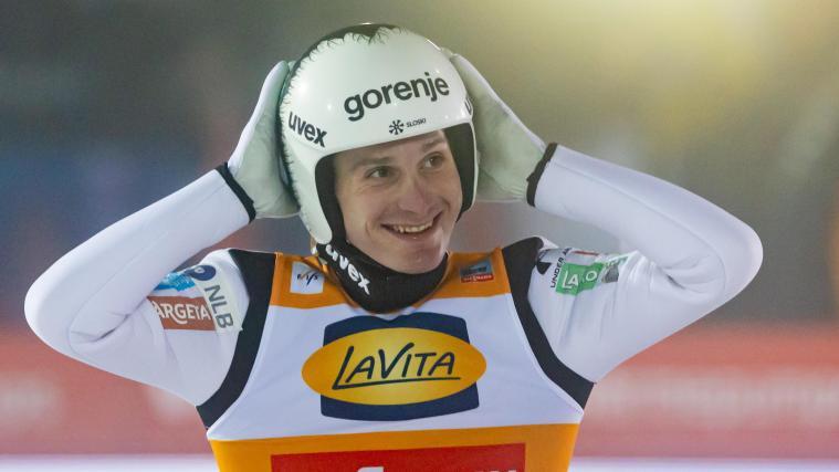 Domen Prevc ist der Mann der Stunde. © ANSA / MARTIN DIVISEK