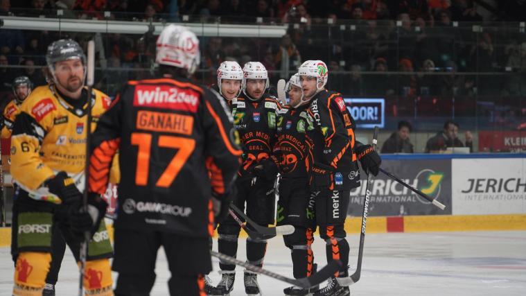 Graz jubelt, die Pusterer Cracks um Mikaela Frycklund (links) sind enttäuscht.