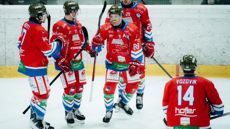 Hannes Kasslatter (Mitte) und die Grödner Hockey-Cracks haben jeden Grund zum Jubeln.
