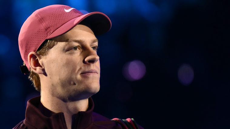 Jannik Sinner hat mit der Vorbereitung auf das Jahr 2026 begonnen. © APA/afp / MARCO BERTORELLO