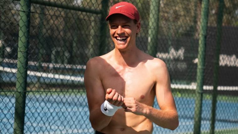 Jannik Sinner is clearly having fun training in Dubai. © Instagram/janniksin