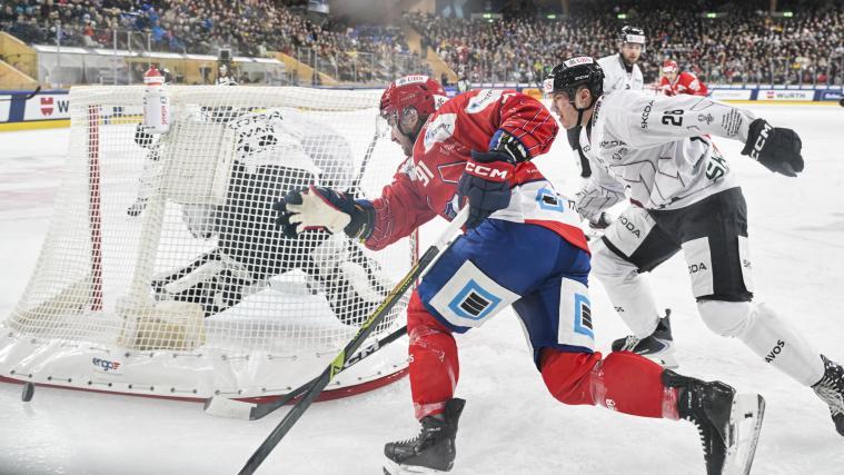 Jason Akeson (links) bei seinem Auftritt in der Schweiz. © ANSA / GIAN EHRENZELLER