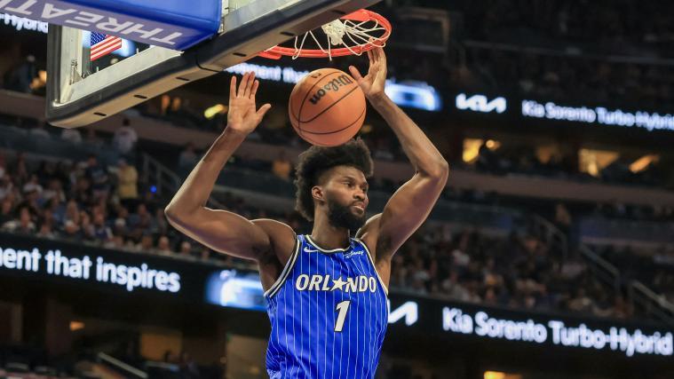 Jonathan Isaac bei einem Dunk. © APA / MIKE CARLSON