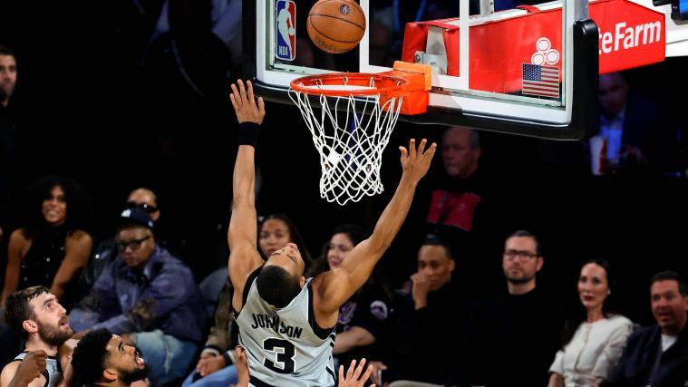 Keldon Johnson und Co. feierten einen weiteren Sieg (Archivbild). © APA / STEVE MARCUS