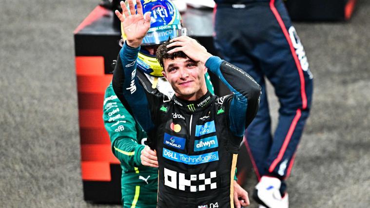 Lando Norris kann es nicht glauben: Er ist Formel-1-Weltmeister. © APA/afp / GIUSEPPE CACACE