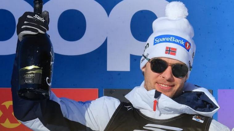 Mattis Stenshagen freute sich über seinen Sieg. © Instagram/fiscrosscountry / FIS/Pierre Teyssot