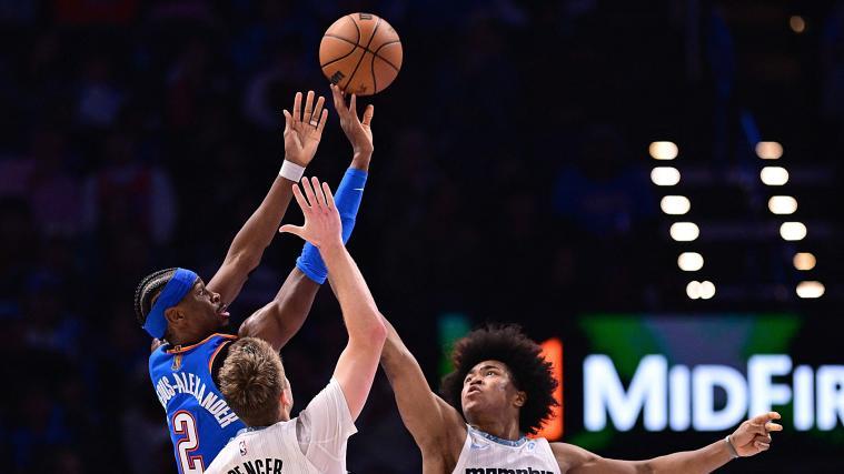 Shai Gilgeous-Alexander (l.) führte Oklahoma City zum Sieg. © APA / JOSHUA GATELEY