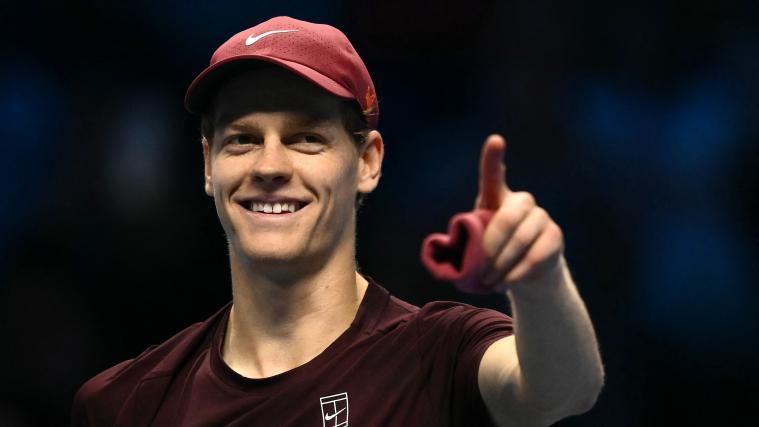 Tennis-Superstar Jannik Sinner hat gut lachen. © AFP / MARCO BERTORELLO