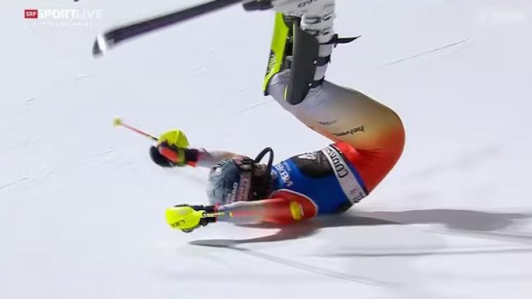 In Courchevel gab es einen wilden Sturz nach der Ziellinie. © Screenshot