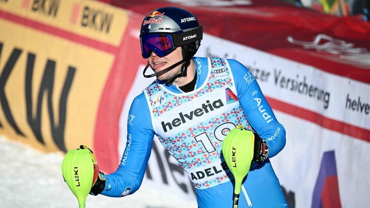 Alex Vinatzer greift im Slalom an. © APA/afp / FABRICE COFFRINI