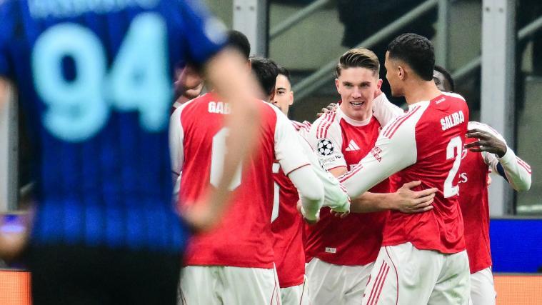 Arsenal jubelte im San Siro: Die Londoner sind wohl ziemlich fixer Gruppensieger. © APA/afp / STEFANO RELLANDINI