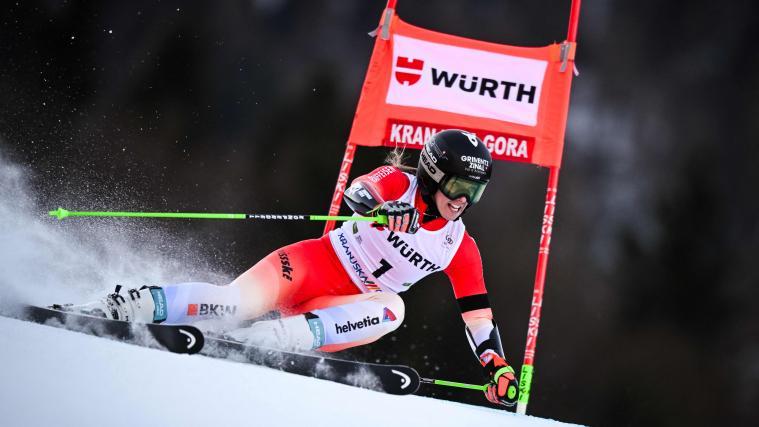 Camille Rast führt nach dem ersten Lauf. © APA/afp / JURE MAKOVEC