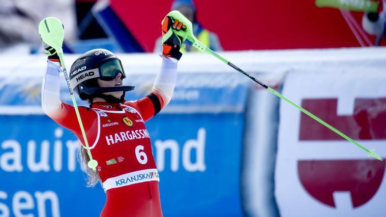 Camille Rast a mis fin à la série de victoires de Mikaela Shiffrin dimanche. © ANSA / ANTONIO BAT