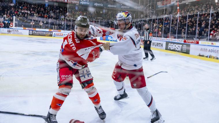 Cristiano DiGiacinto and Tyler Lewington had a boxing match. © EC Red Bull Salzburg / Gintare Karpaviciute - EC Red Bull Salzburg