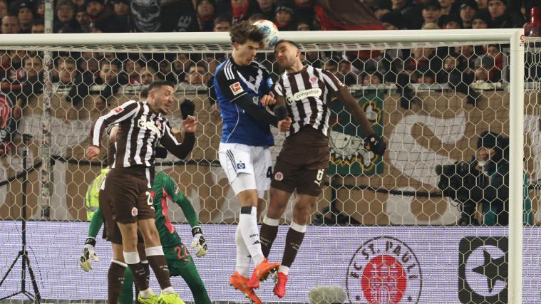 Der FC St. Pauli und der Hamburger SV trennten sich torlos. © APA/afp / IBRAHIM OT