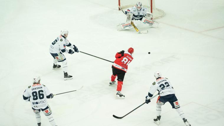 Die Unterland Cavaliers (in weiß) machten kein schlechtes Spiel, mussten sich Jesenice aber geschlagen geben. © MATIAS DEMSAR