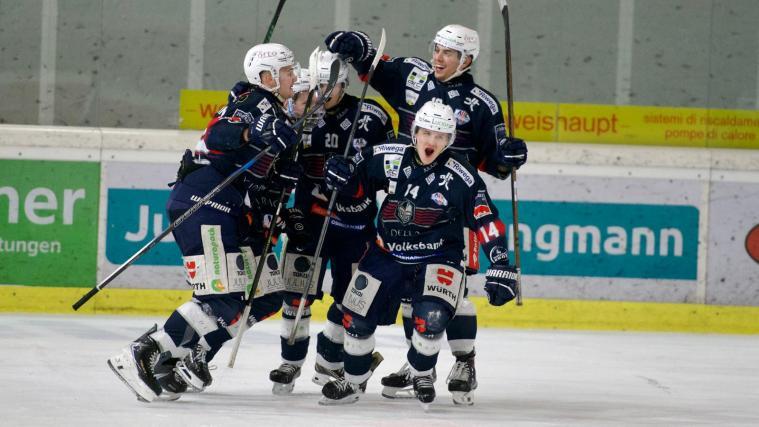 Erik Potsinok (vorne) schnürte einen Hattrick. © Diego Capraro