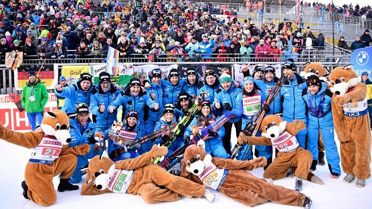 Italiens Damen-Staffel nach dem zweiten Platz in Ruhpolding. © APA/afp / TOBIAS SCHWARZ
