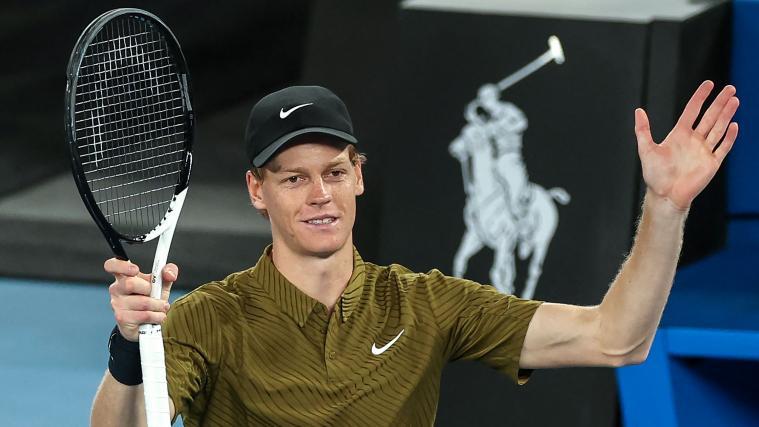 Jannik Sinner ist auf Kurs. © APA/afp / IZHAR KHAN