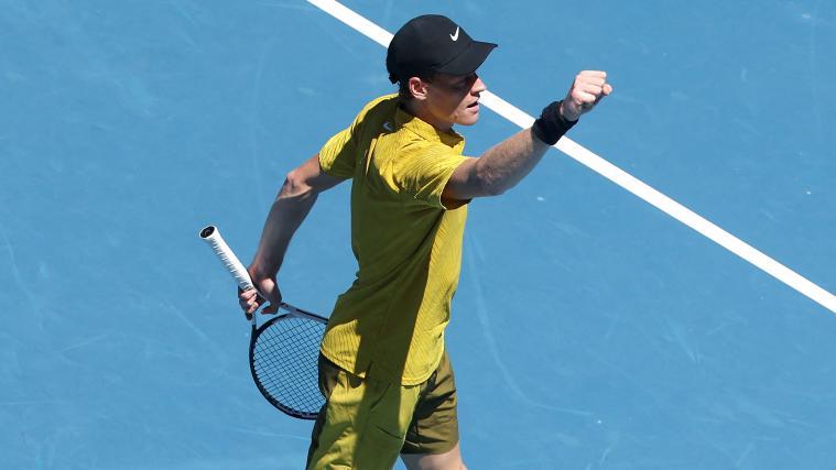 Jannik Sinner ist eine Runde weiter. © APA/afp / MARTIN KEEP